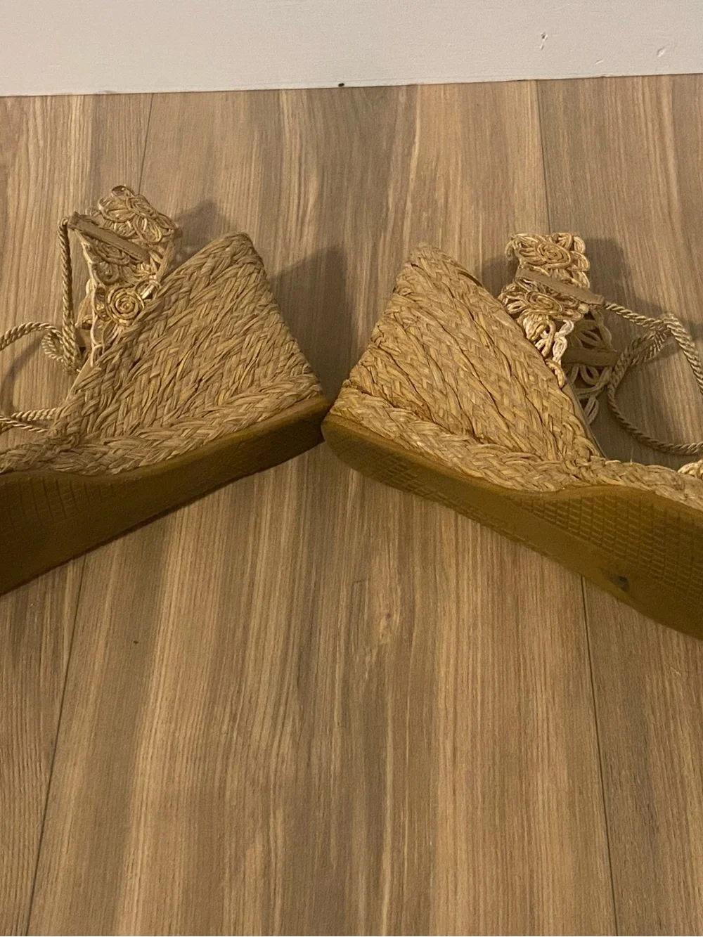Stuart Weitzman Ladies 7 1/2 Daffodil jute and raffia wedge sandals bohemian loo